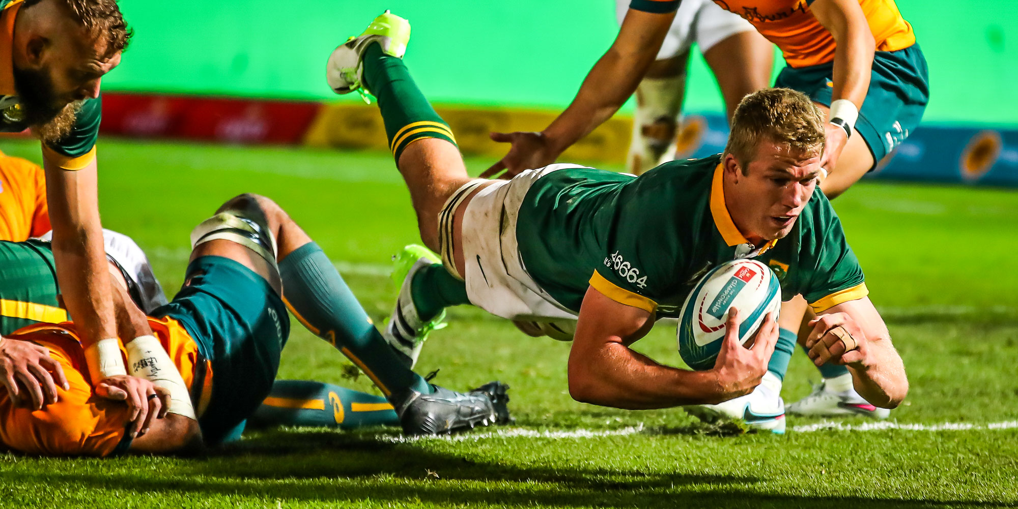 Pieter-Steph du Toit goes over for the Boks' sixth try.