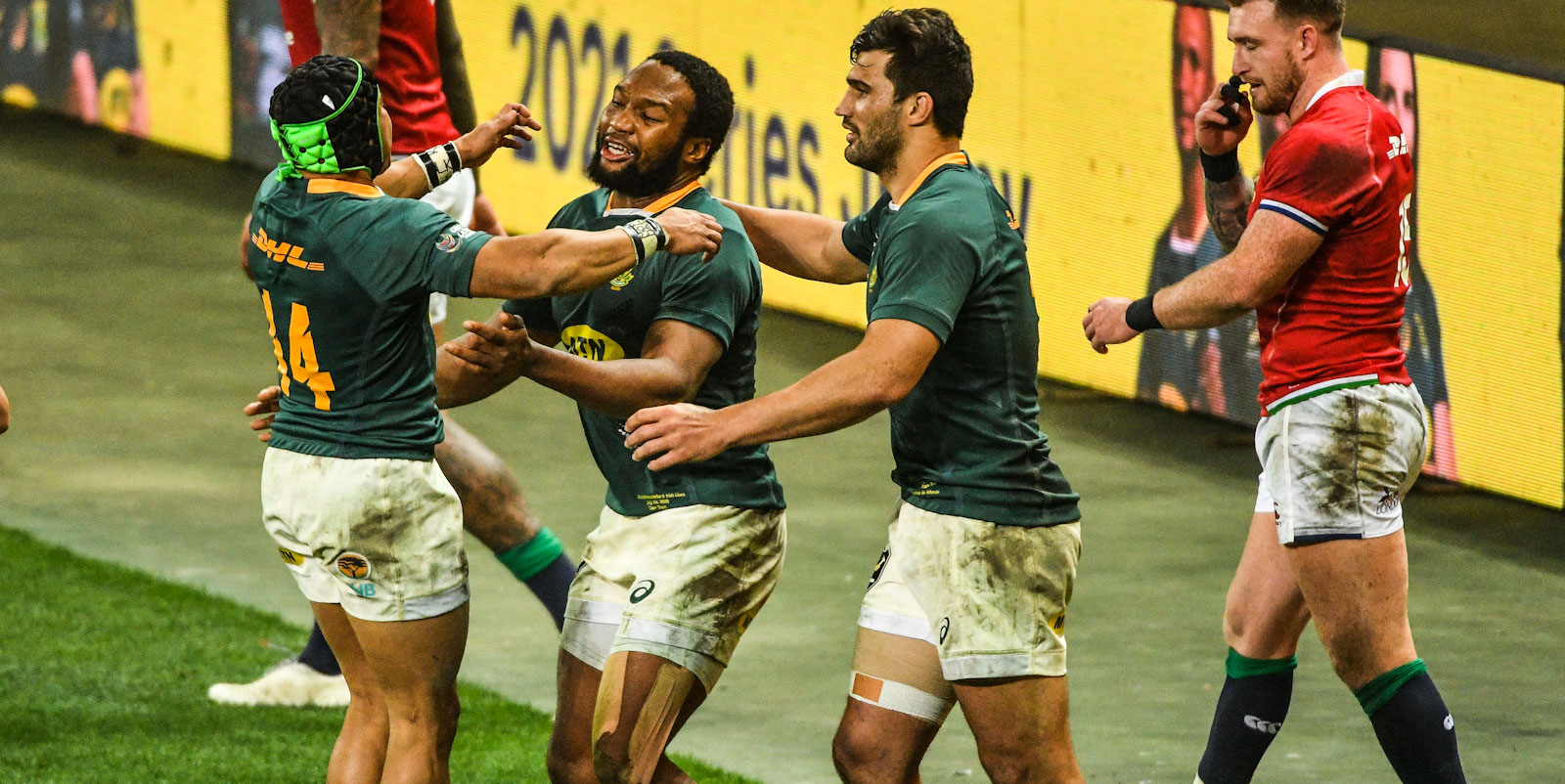 Celebrations after Lukhanyo Am scored the Boks' second try.
