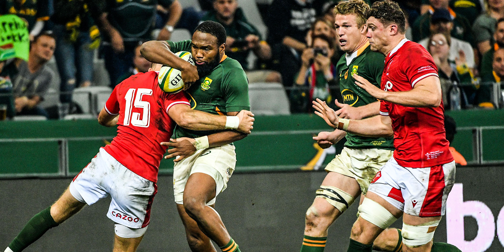 Lukhanyo Am on the attack.
