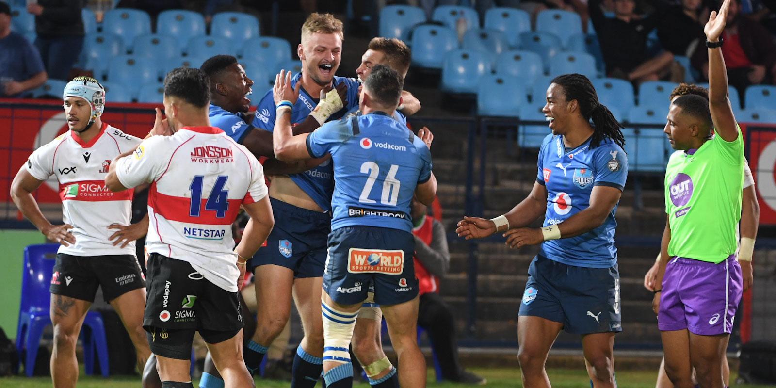 Vodacom Bulls celebrate winning try at Loftus.