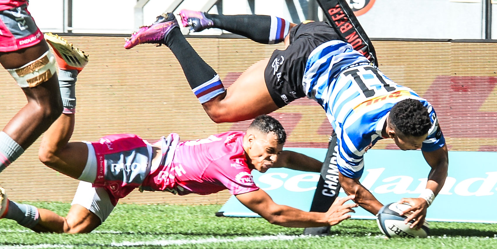 Angelo Davids goes over for DHL WP's first try.