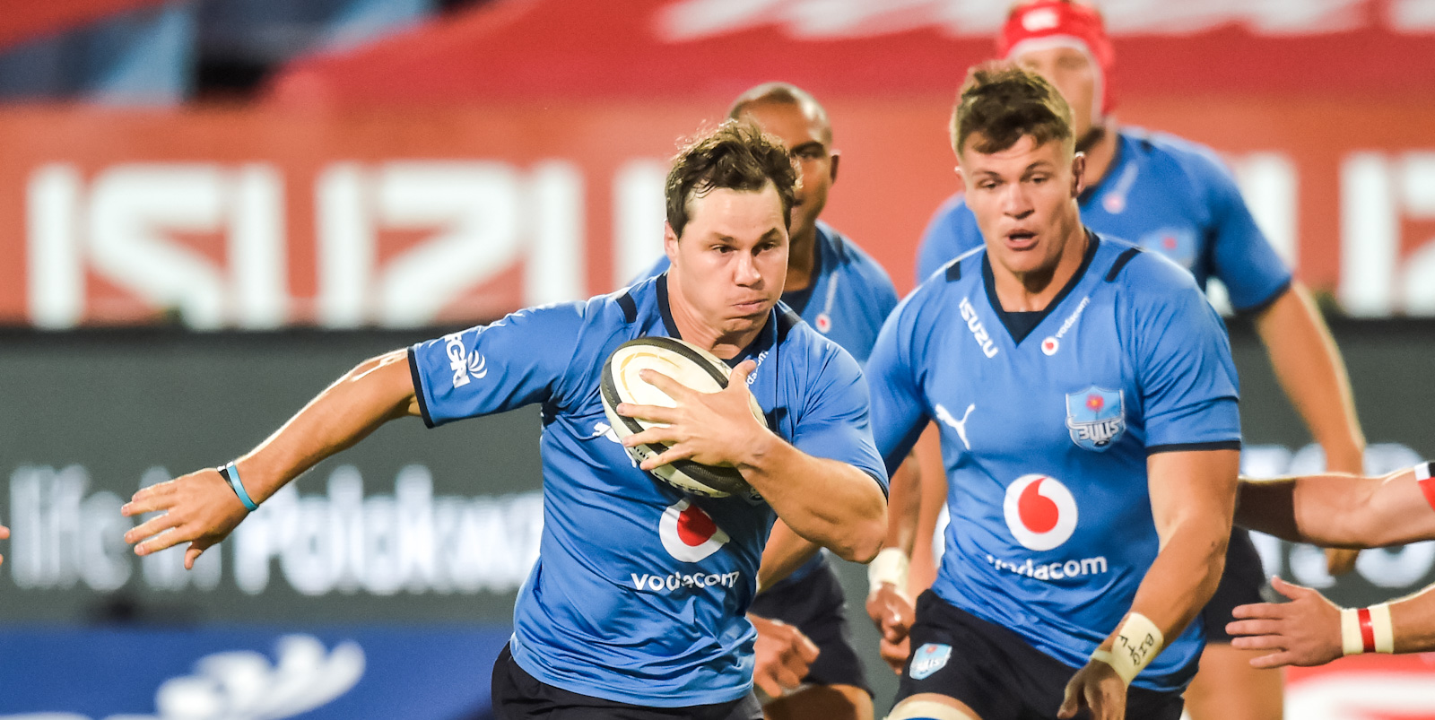 Vodacom Bulls flyhalf Chris Smith breaks through for his try