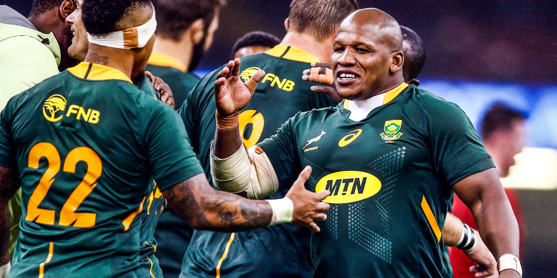 Elton Jantjies celebrates the Bok victory with Bongi Mbonambi.