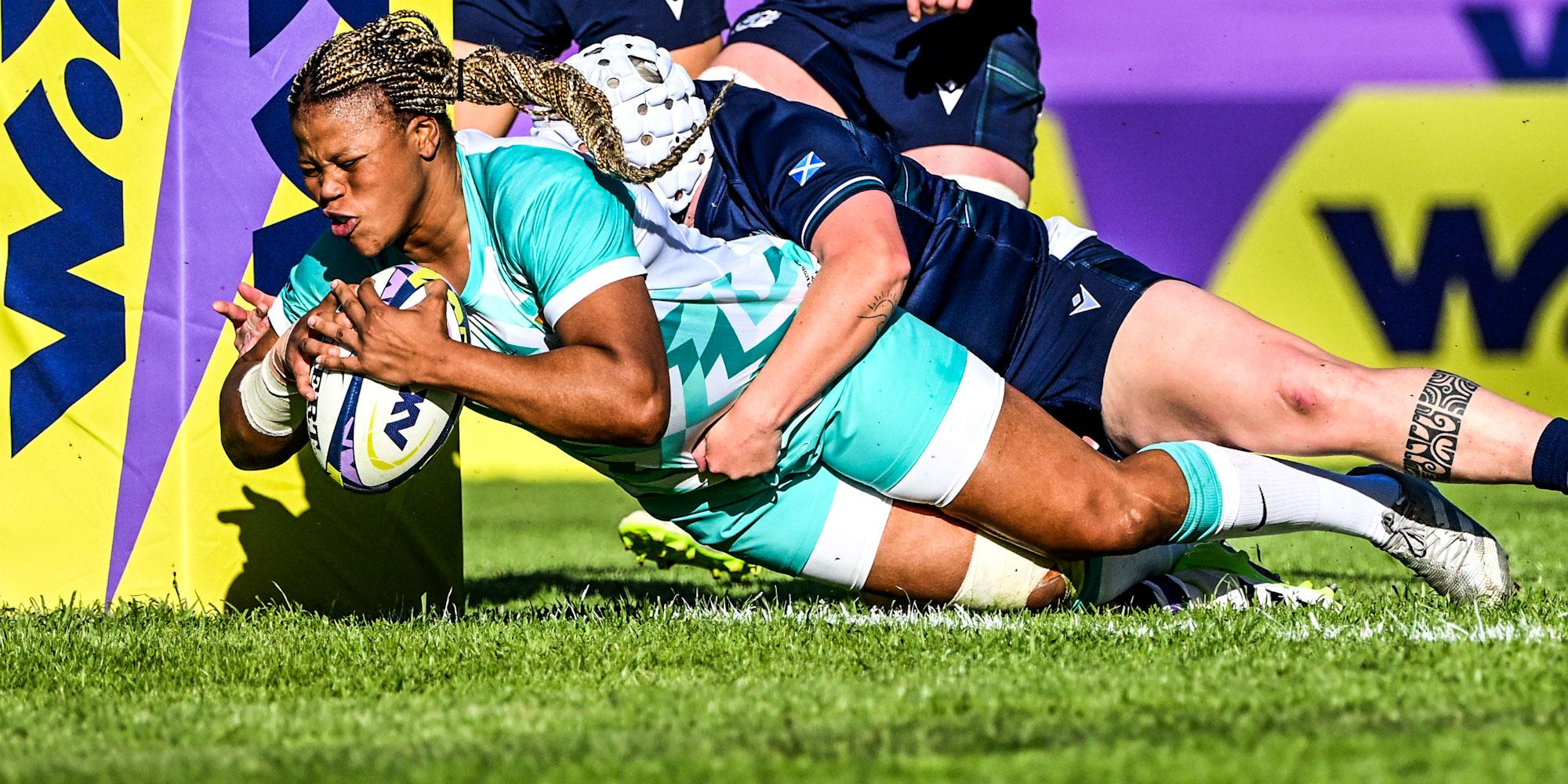 Aseza Hele crashes over for the Bok Women's first try.