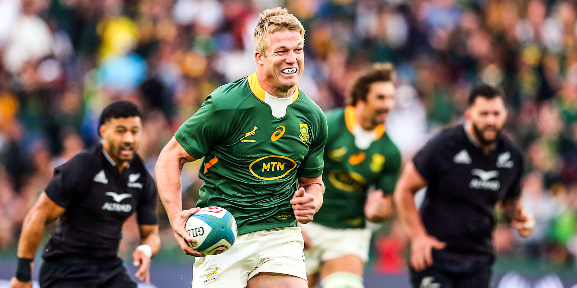 Pieter-Steph du Toit on the charge.