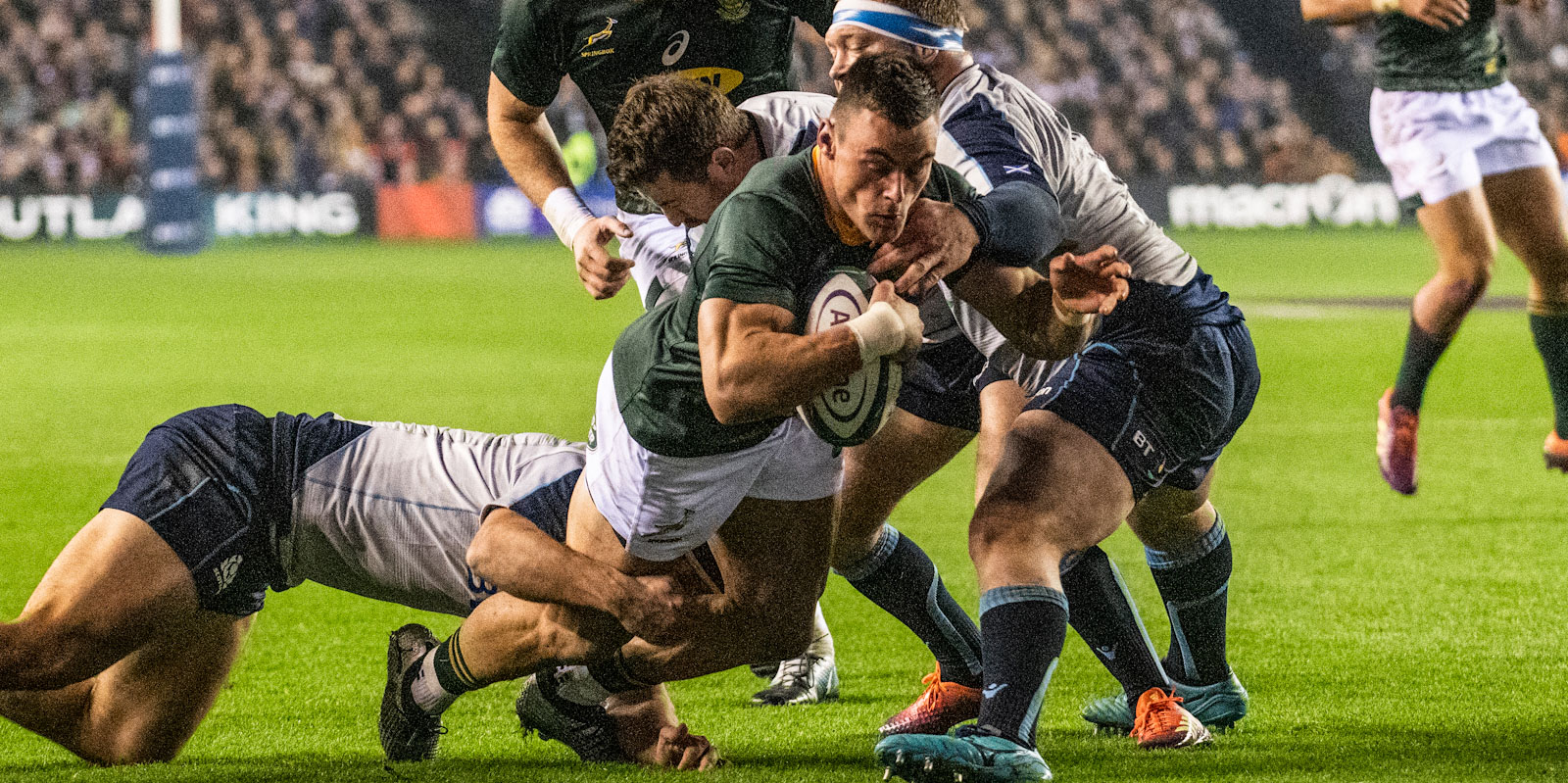 Jesse Kriel scores in the Boks' last Test against Scotland, in November 2018