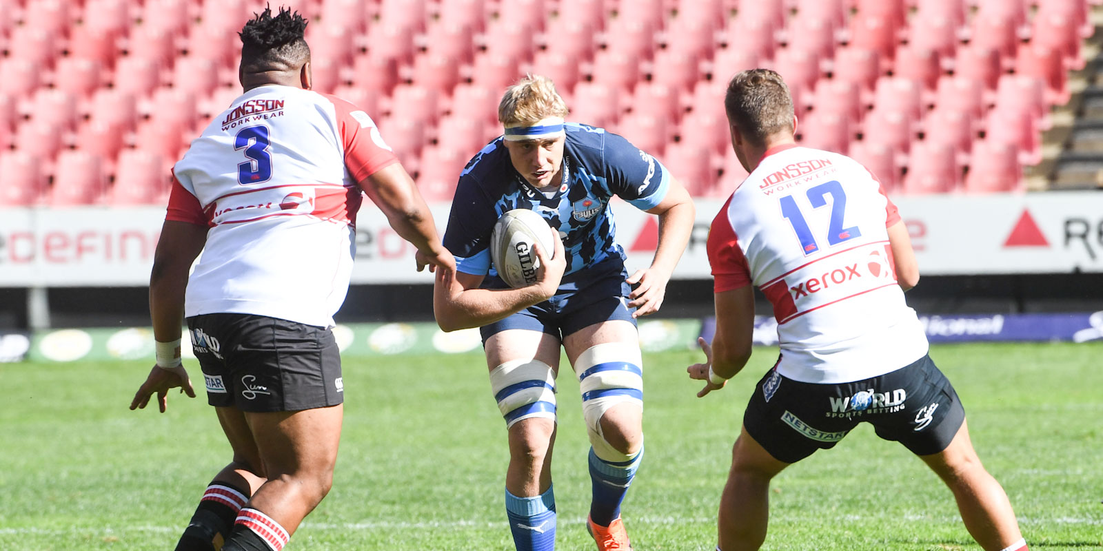 Janko Swanepoel on the charge for the Vodacom Blue Bulls