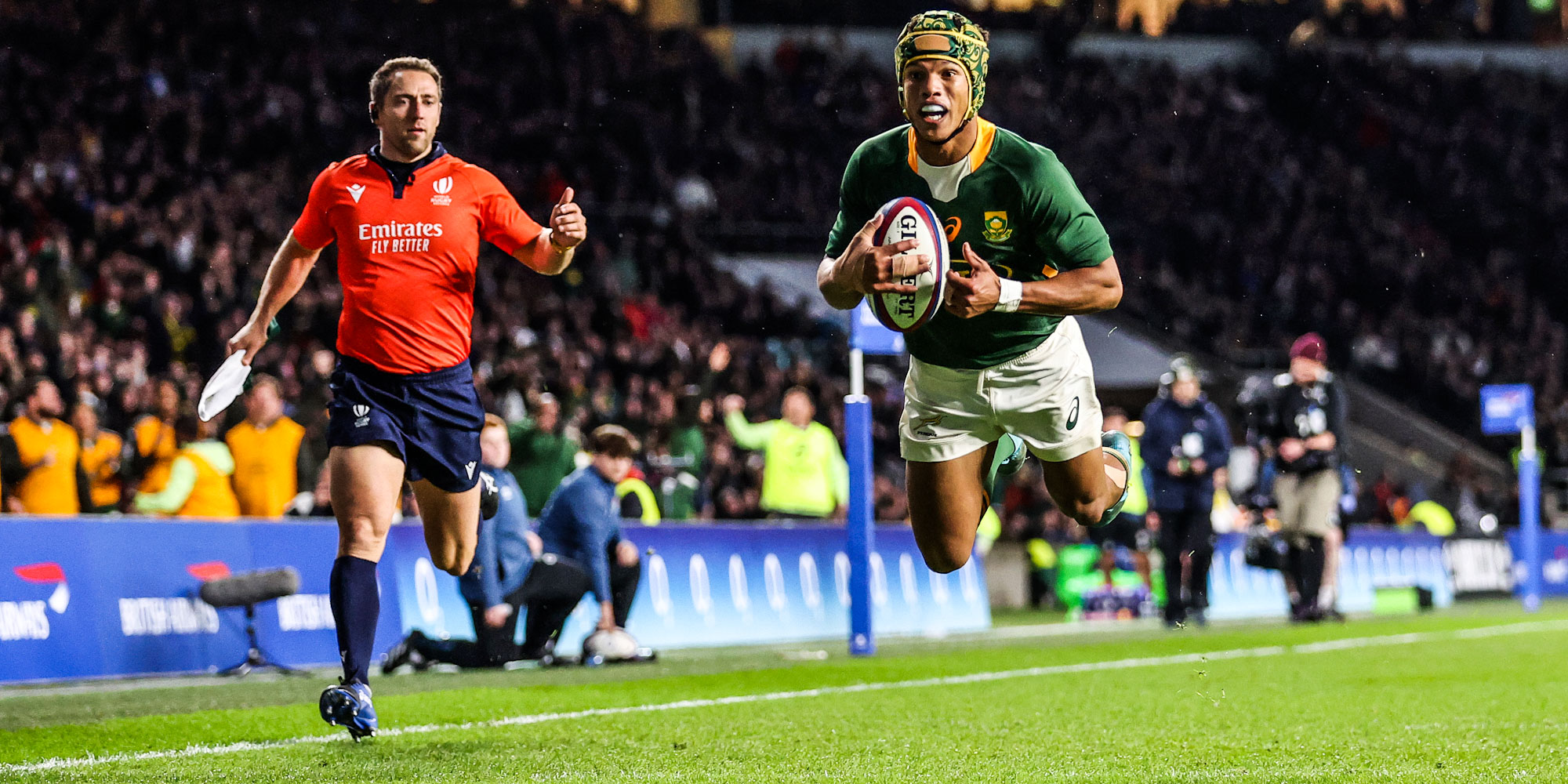 Kurt-Lee Arendse scores the last time the Boks faced England, in November 2022.