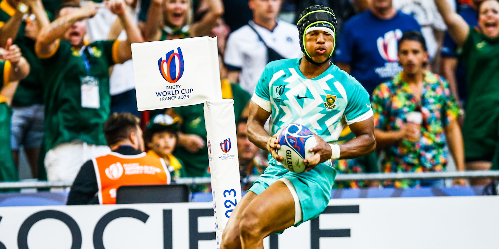 Kurt-Lee Arendse goes over for the Boks' second try.