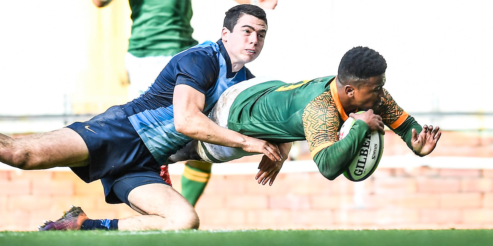 Bobby Alexander dots down against Argentina at Newlands.