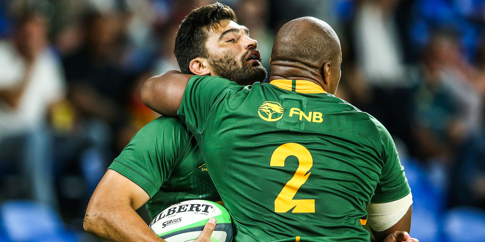 Bongi Mbonambi congratulates Damian De Allende on scoring against the All Blacks in 2021.