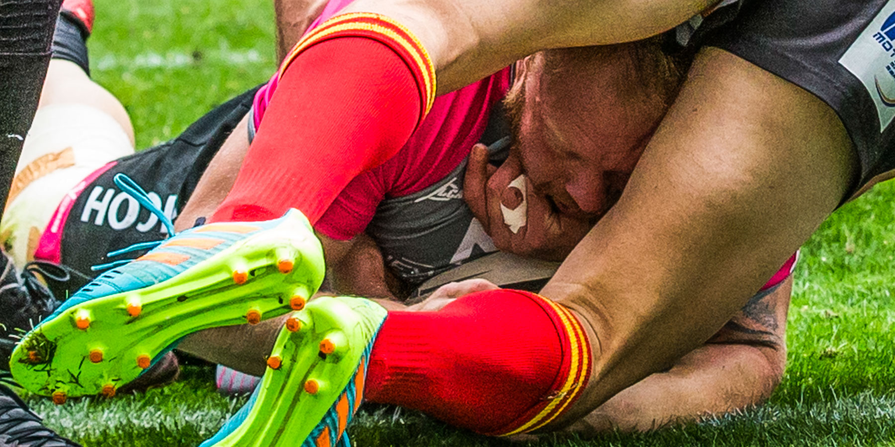 Simon Westraadt goes over for one of his two tries.